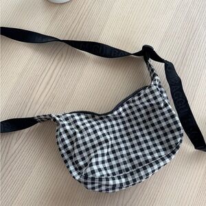 BAGGU Small Gingham Crescent Crossbody Bag